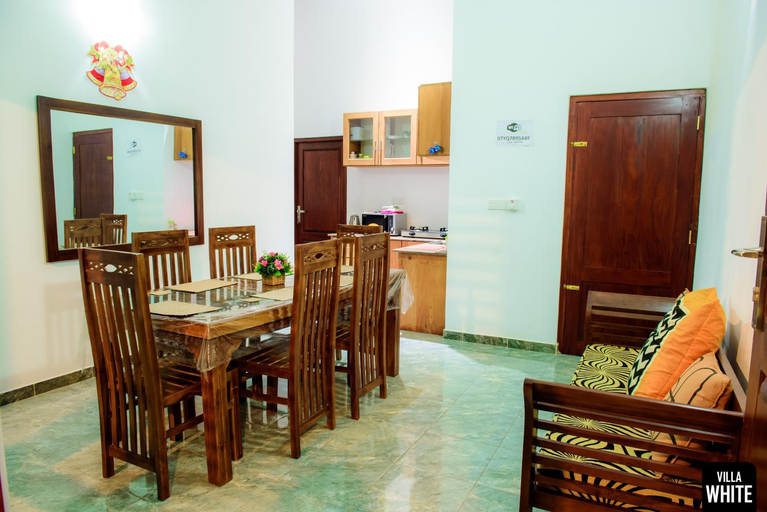 Food & Drinks, Villa White, Hikkaduwa