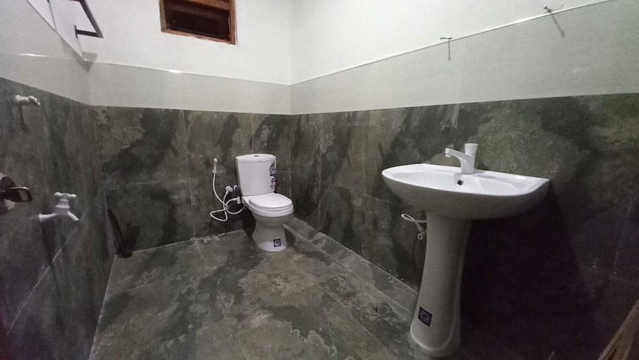 Bathroom 2, Sewana Guest INN, Wellawaya