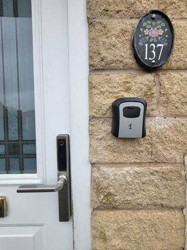 Others 5, Large Modern House with Parking, Sheffield