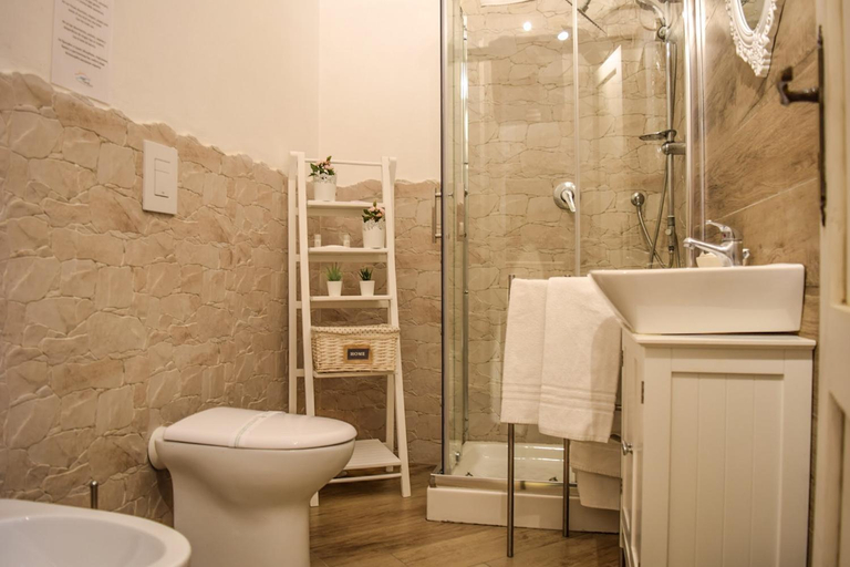 Bathroom 5, Maison la Mitra, Napoli