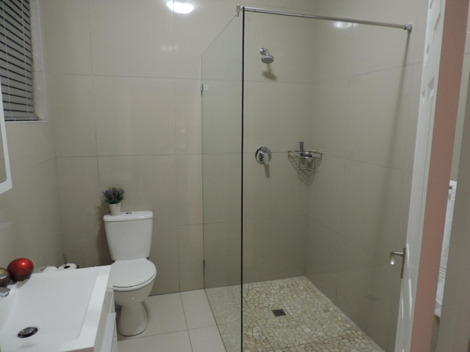 Bathroom 3, Vredenburg Boutique Lodge, West Coast