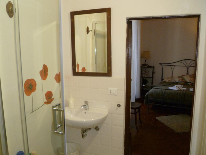 Bathroom 4, Time Out, Pisa
