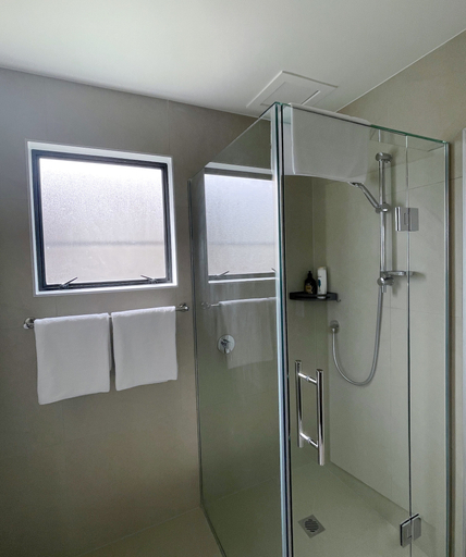 Bathroom 3, Royal Park Lodge, Waitakere