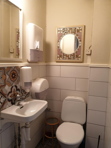Bathroom 3, Nya Strandgardens Wardshus, Kristinehamn