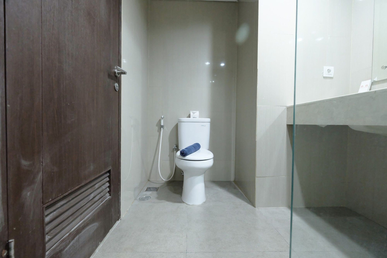 Bathroom 3, Modern Studio The H Residence near MT Haryono, Jakarta Timur