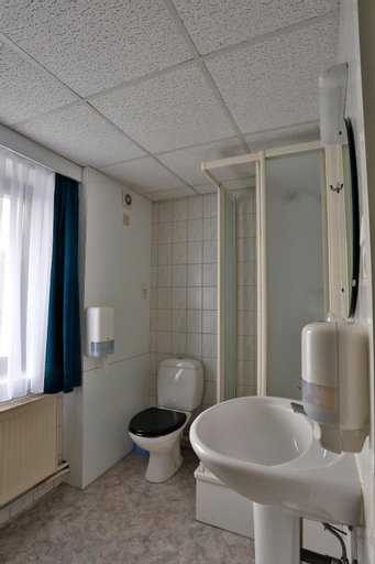 Bathroom 4