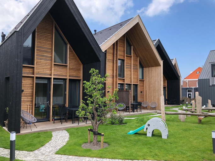 Others 3, Plein 40 - Lodges, Veere