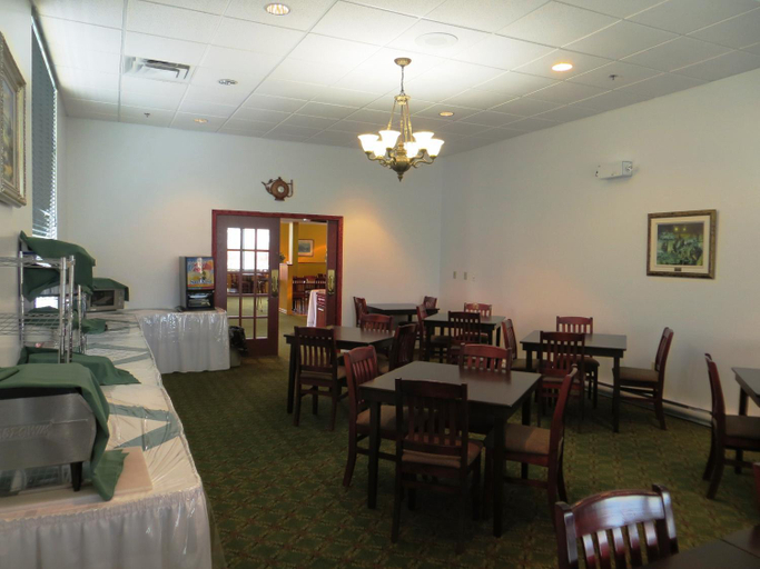 Food & Drinks 5, Days Inn & Conference Centre by Wyndham Oromocto, Sunbury