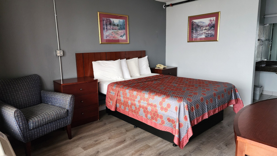 Bedroom 4, Starway Inn, Cook