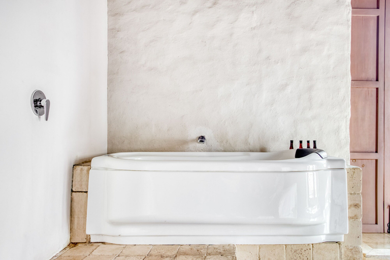 Bathroom 4, Collection O Milagro, San Andrés Cholula