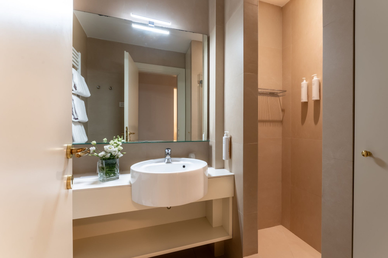 Bathroom 5, San Teodoro Palace Luxury Apartments, Venezia