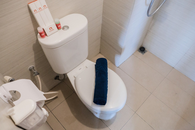 Bathroom 13