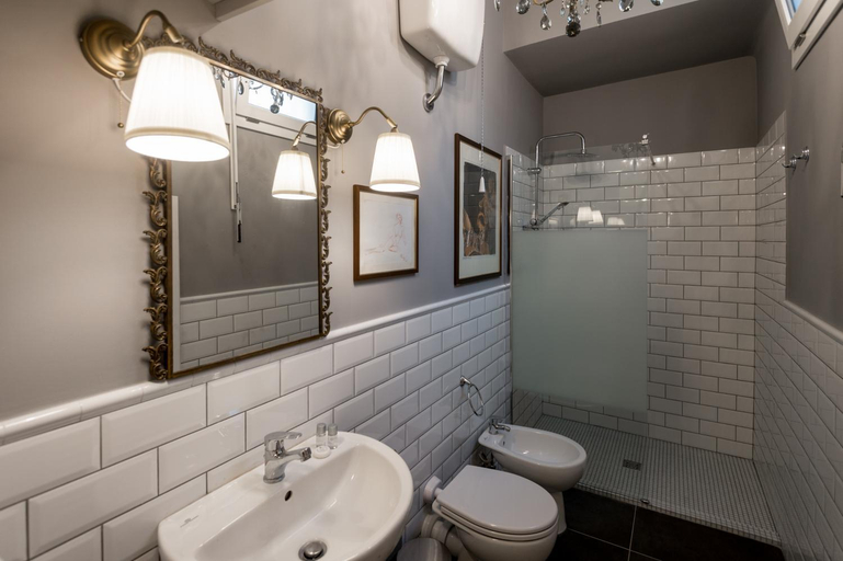 Bathroom 3, L'8 Boutique Concept Apartments, Bologna