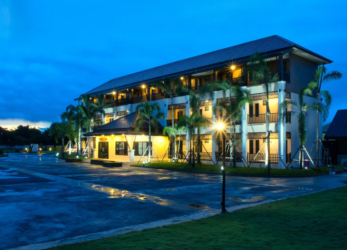 Exterior & Views 21