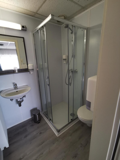 Bathroom 7