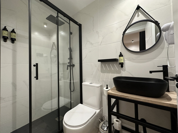 Bathroom 4, CC Opera Suites, Madrid