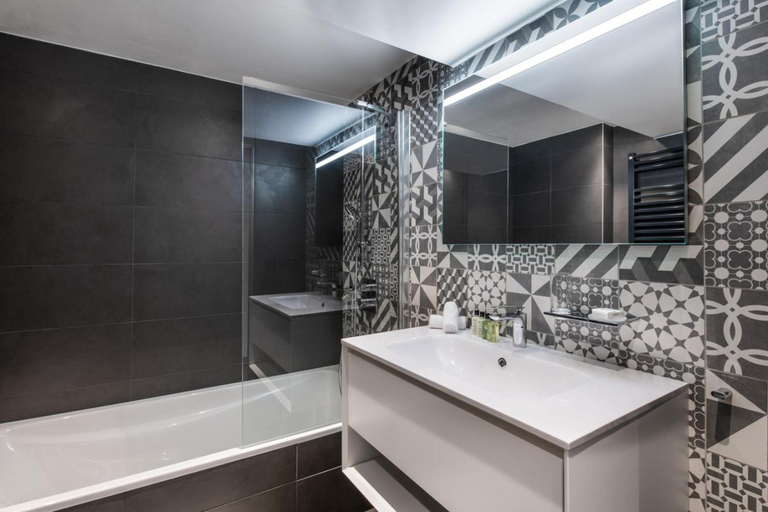 Bathroom 2, Hotel Manali, Savoie