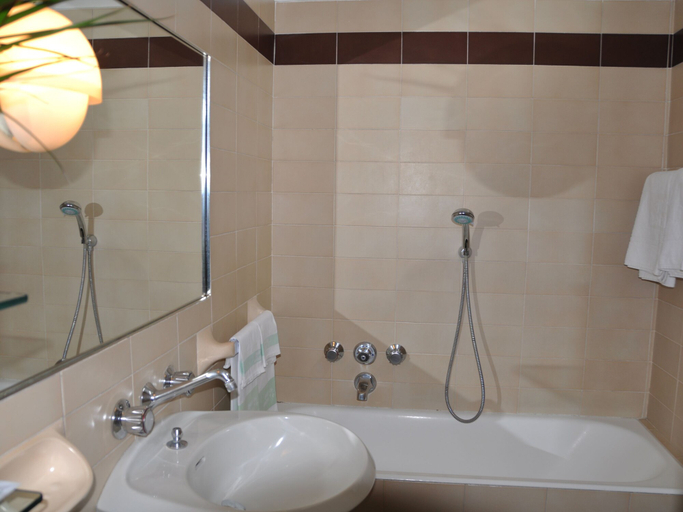 Bathroom 4, Golf Hotel, Milano