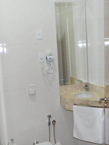 Bathroom 1, Hotel Kalimera, Clementina