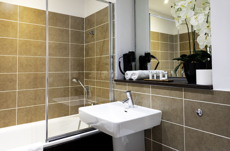 Bathroom 5, V City Aparthotels, Glasgow