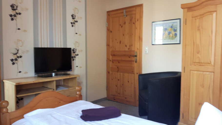 Bedroom 4, Landhotel "Lichte Aue" Lichtenau, Erzgebirgskreis