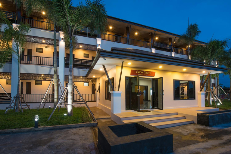 Exterior & Views 19