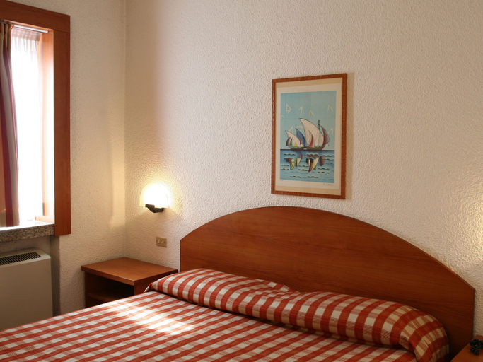Bedroom 3, Golf Hotel, Milano