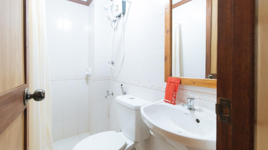 Bathroom 12