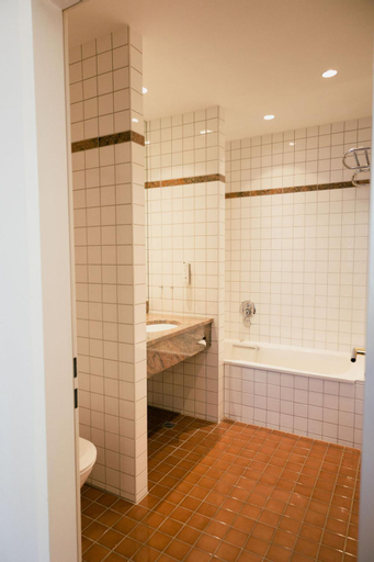 Bathroom 19