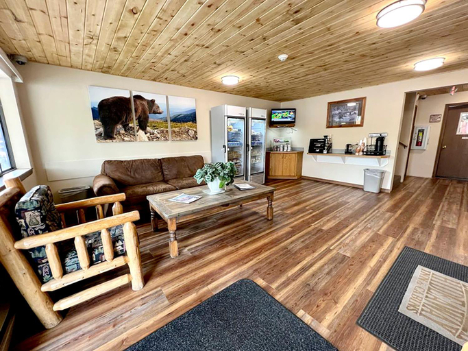 Public Area, Beartooth Hideaway Inn & Cabins, Carbon