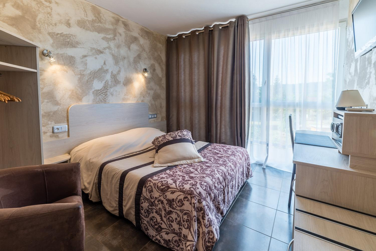 Bedroom 2, Hotel Morris, Isère
