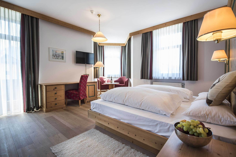 Bedroom 3, Hotel Cristallo, Bolzano