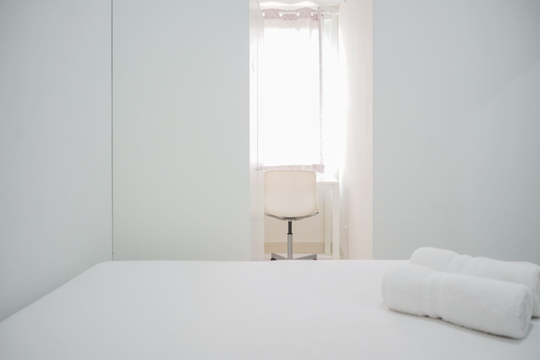Bedroom 2, Elegant and Comfy 2BR Emerald Bintaro Apartment, South Tangerang