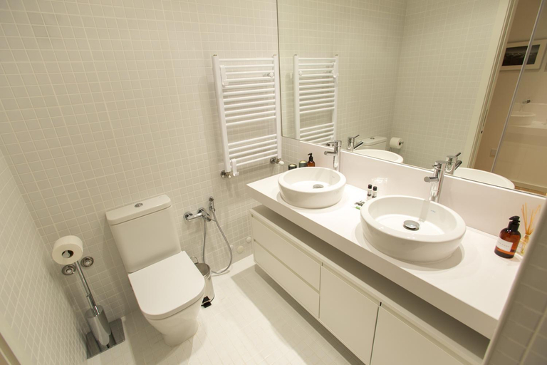 Bathroom 2, Ninon Trindade by Porto City Hosts, Porto