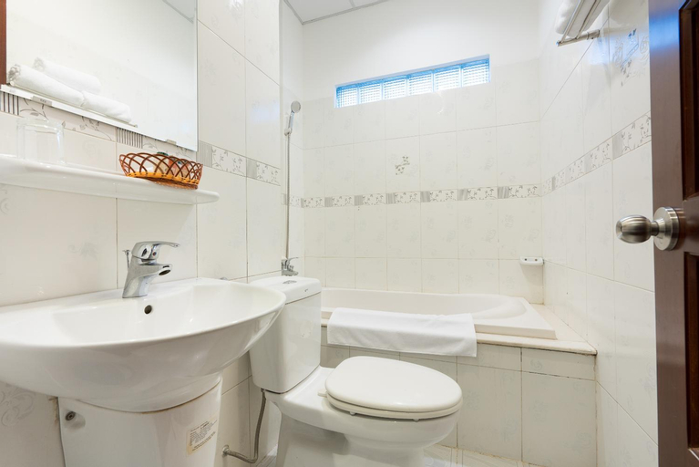 Bathroom 4