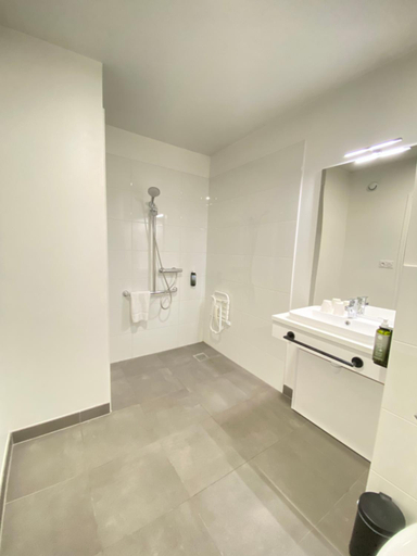 Bathroom 4, All Suites Appart Hôtel | Palaiseau - Massy TGV, Essonne