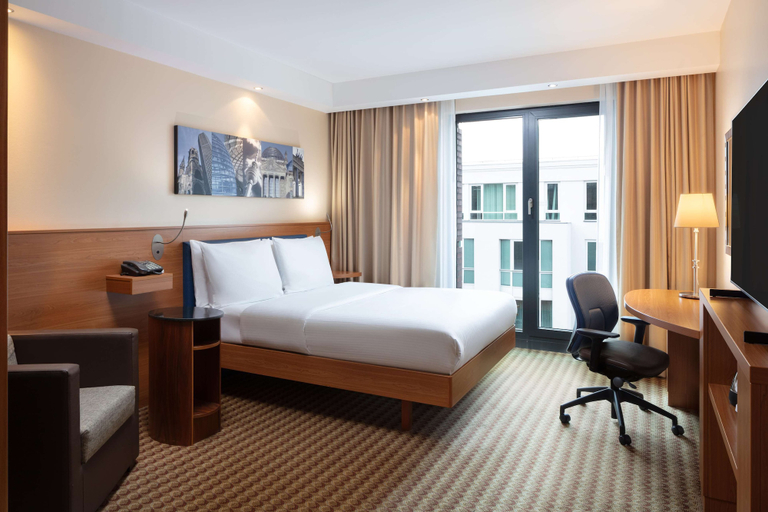 Bedroom 4, Hampton by Hilton Berlin City West, Berlin