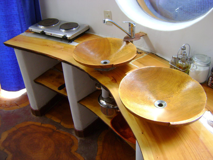 Others 2, Hostal Las Olas, Manco Kapac