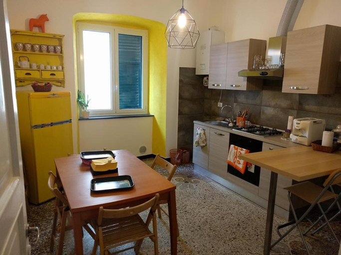 Others 4, B&B Al Fronte del Porto, Genova