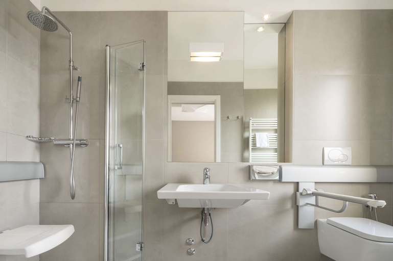 Bathroom 18