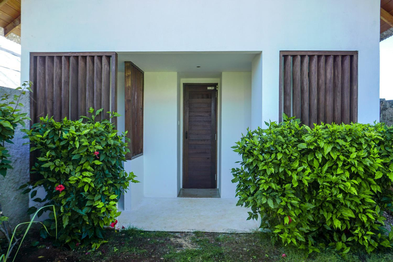 Exterior 4