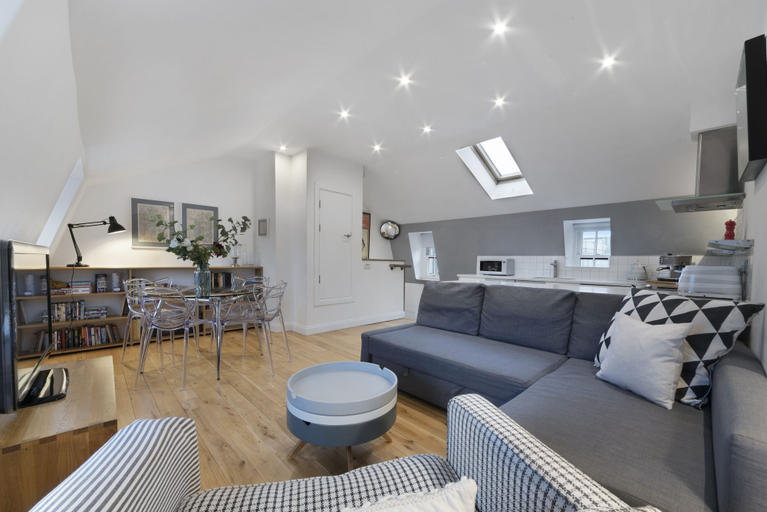 Others 4, King's Cross Penthouse by MoreThanStays, London