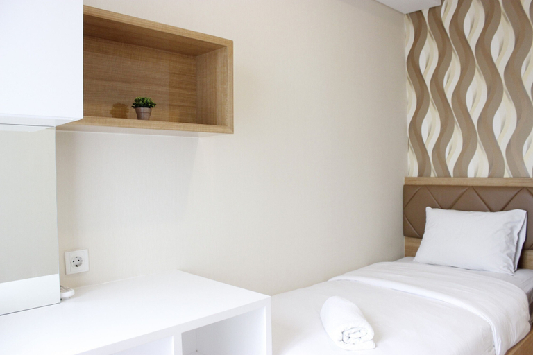 Bedroom 3, Deluxe & Cozy 2BR Apartment at Landmark Residence, Bandung