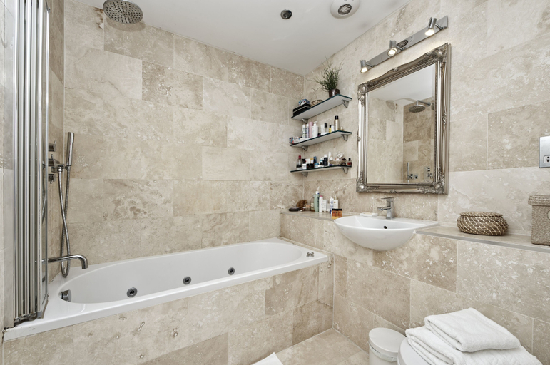 Bathroom 4, Spacious Pimlico Apartment by Underthedoormat, London