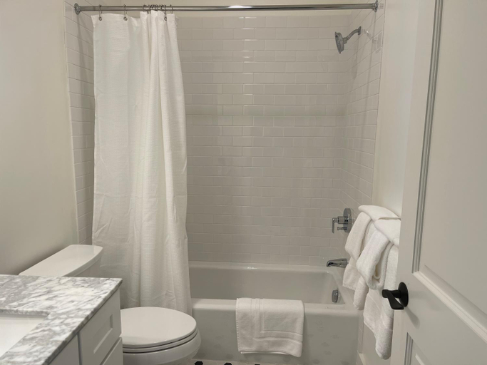 Bathroom, The Gables Inn - Sausalito, Marin
