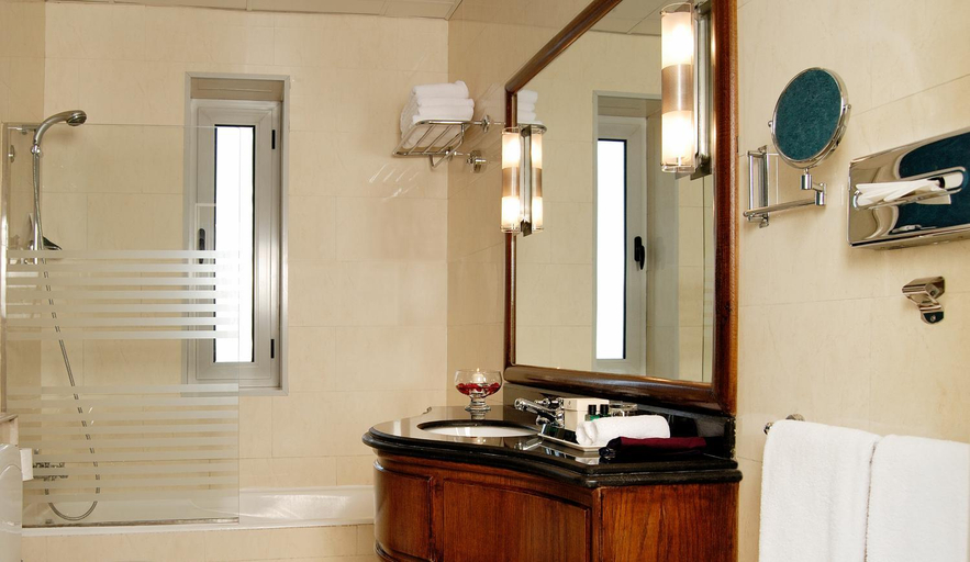 Bathroom 4, Steigenberger Cecil Alexandria, Alexandria