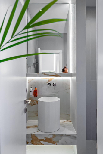 Bathroom 4, The Marblous, Attica