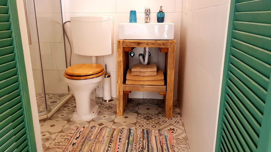 Bathroom 3, Quinta do Castanheiro, Castanheira de Pêra