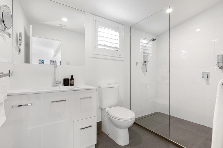 Bathroom 7