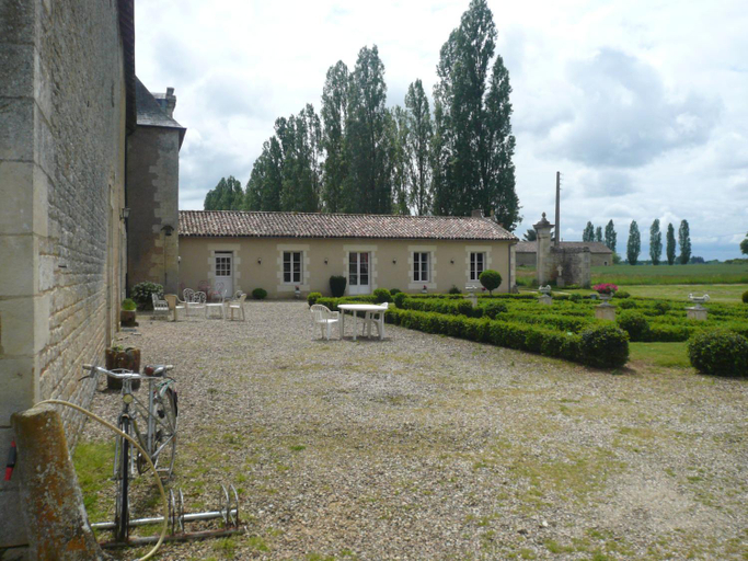 Others 2, LOGIS du Chateau du Bois Doucet, Vienne